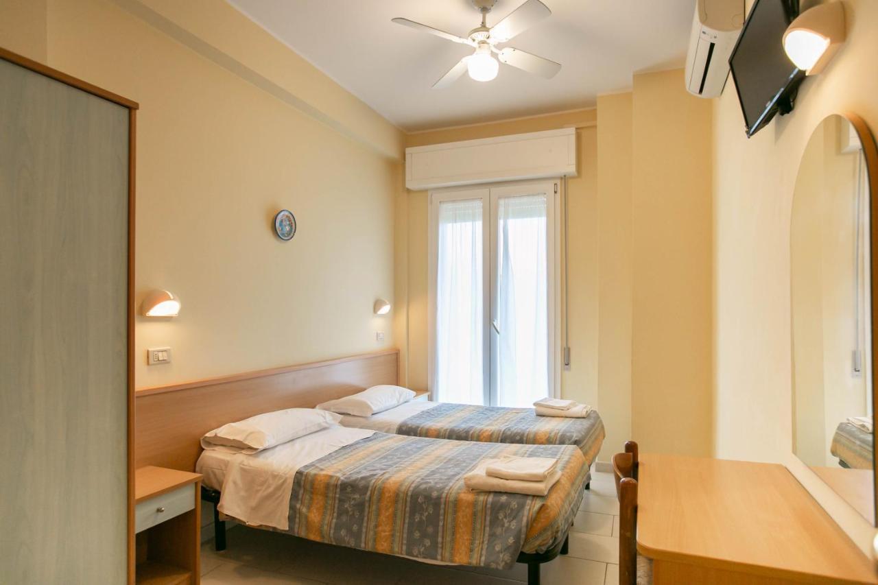 Hotel Valparaiso Rimini Extérieur photo
