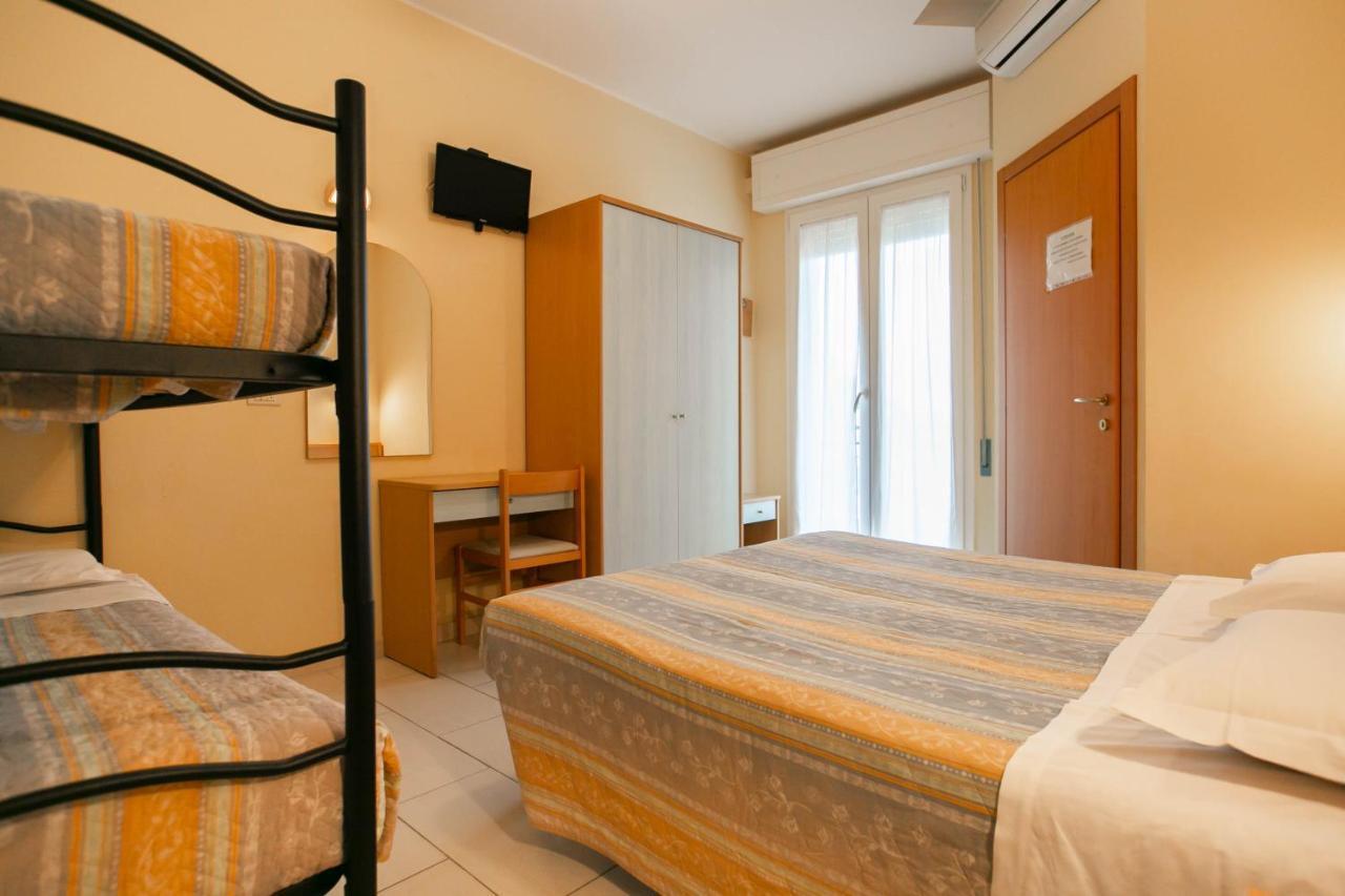 Hotel Valparaiso Rimini Extérieur photo