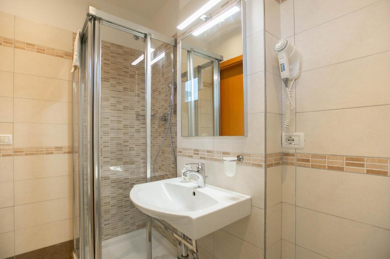 Hotel Valparaiso Rimini Extérieur photo