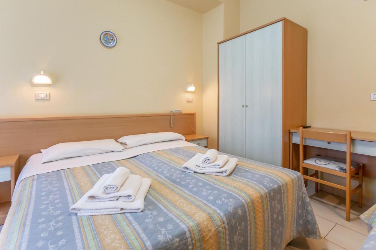 Hotel Valparaiso Rimini Extérieur photo